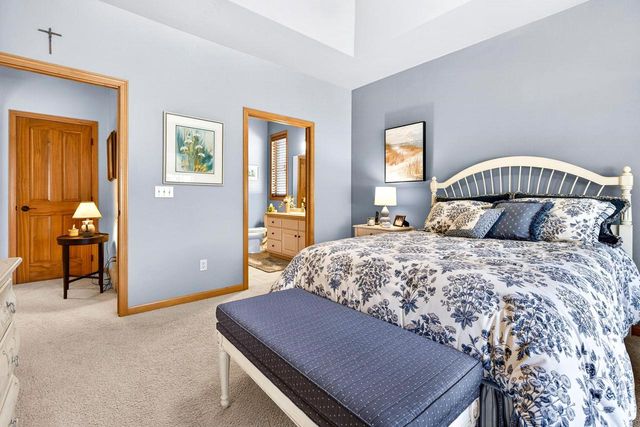 2508 WATERFORD COURT, Neenah, WI 54956
