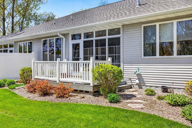 2508 WATERFORD COURT, Neenah, WI 54956