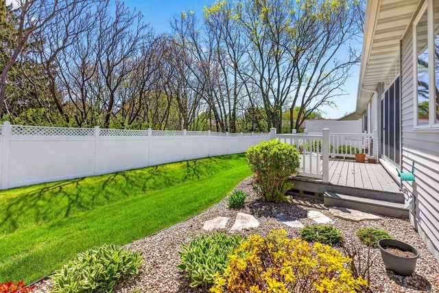2508 WATERFORD COURT, Neenah, WI 54956