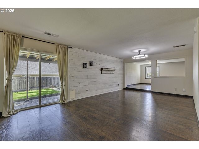 31775 Nw WASCOE St, North Plains, OR 97133