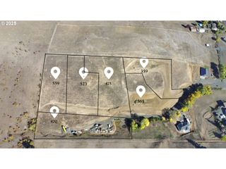 475 Ladybug Ln, Roseburg, OR 97470