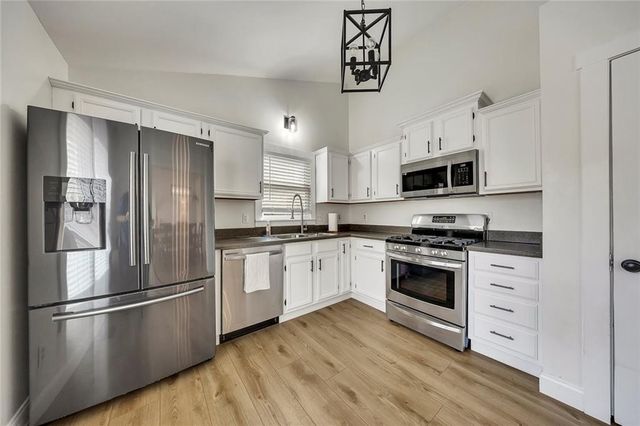 672 Wedgewood Drive, Woodstock, GA 30189