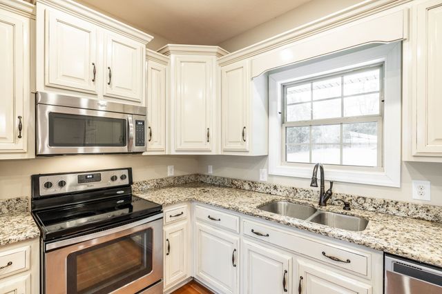 525 Bridle Path Ln, Hartsville, TN 37074