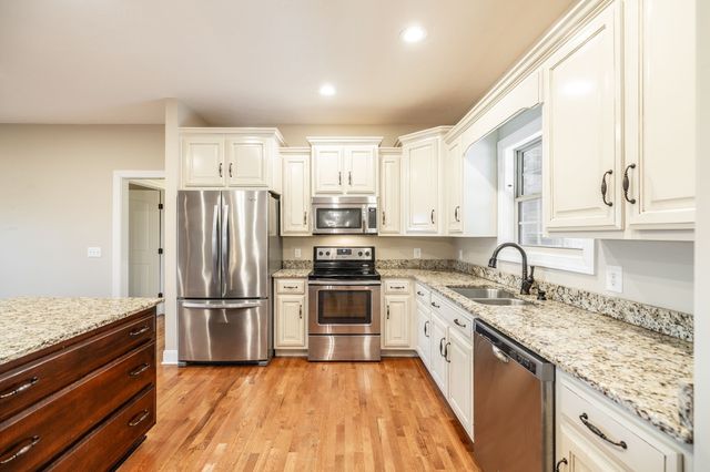 525 Bridle Path Ln, Hartsville, TN 37074