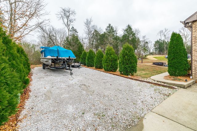 525 Bridle Path Ln, Hartsville, TN 37074