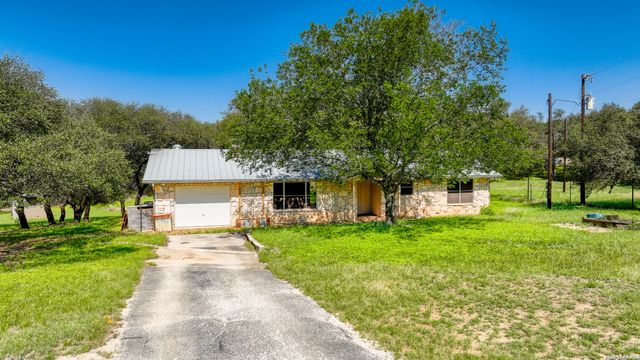 101 DIAMOND J RD S, Pipe Creek, TX 78063