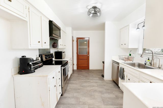 101 DIAMOND J RD S, Pipe Creek, TX 78063