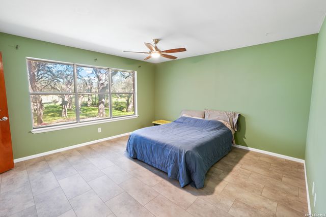 101 DIAMOND J RD S, Pipe Creek, TX 78063