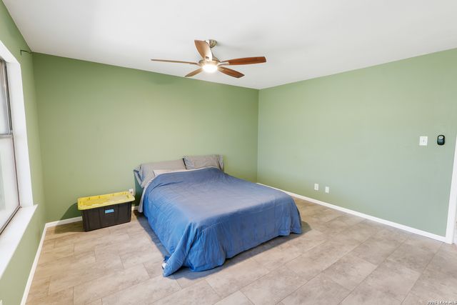 101 DIAMOND J RD S, Pipe Creek, TX 78063