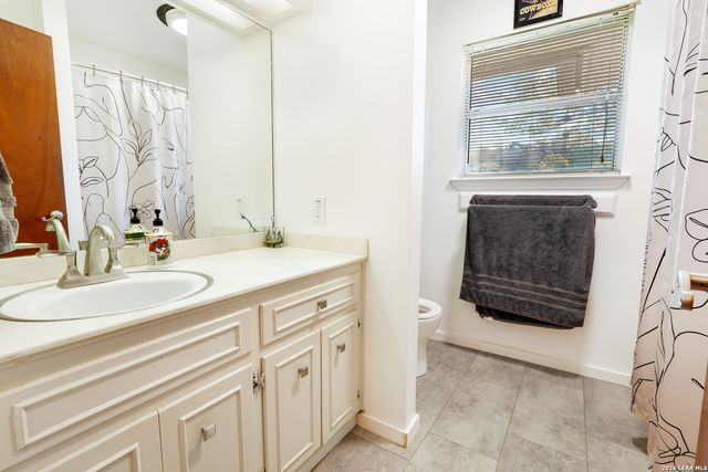101 DIAMOND J RD S, Pipe Creek, TX 78063