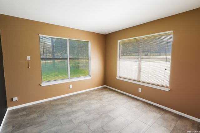 101 DIAMOND J RD S, Pipe Creek, TX 78063