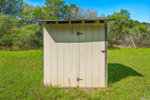 101 DIAMOND J RD S, Pipe Creek, TX 78063