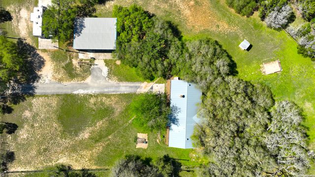 101 DIAMOND J RD S, Pipe Creek, TX 78063