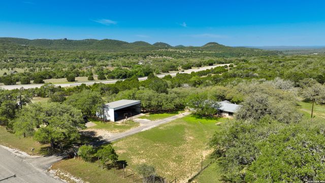 101 DIAMOND J RD S, Pipe Creek, TX 78063