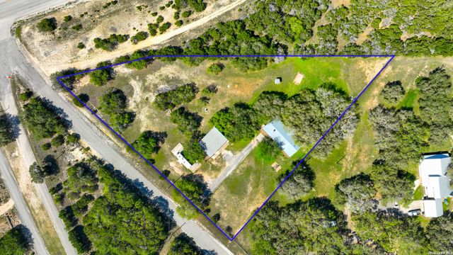 101 DIAMOND J RD S, Pipe Creek, TX 78063