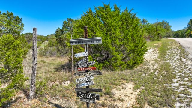 101 DIAMOND J RD S, Pipe Creek, TX 78063