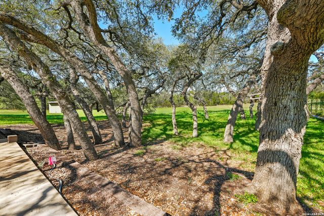 101 DIAMOND J RD S, Pipe Creek, TX 78063