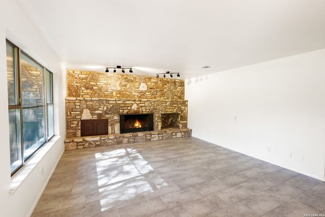 101 DIAMOND J RD S, Pipe Creek, TX 78063
