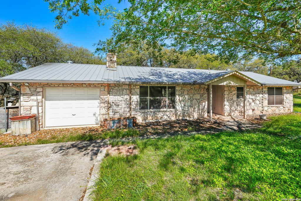 101 DIAMOND J RD S, Pipe Creek, TX 78063