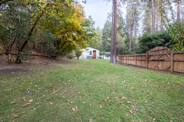 4184 E Evans Creek Road, Rogue River, OR 97537