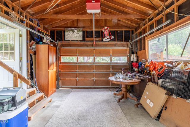 4184 E Evans Creek Road, Rogue River, OR 97537