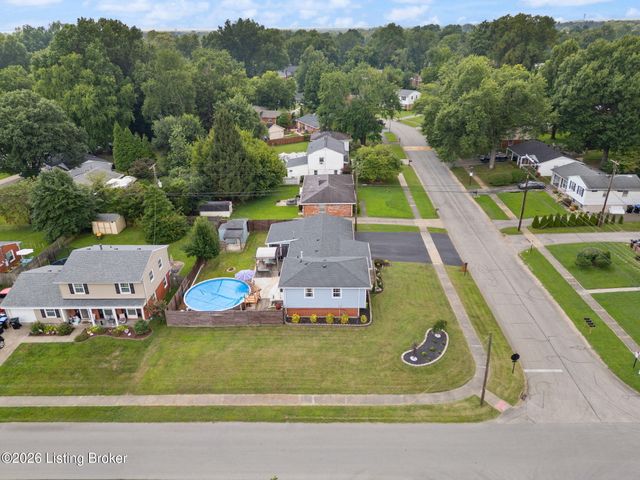 9224 Aylesbury Dr, Louisville, KY 40242