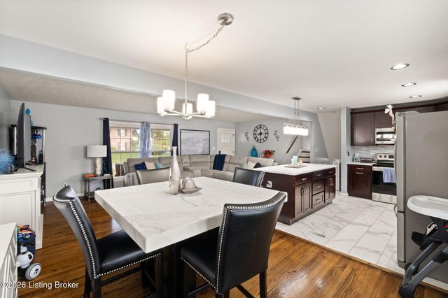 9224 Aylesbury Dr, Louisville, KY 40242