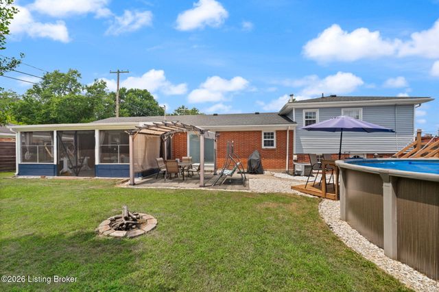 9224 Aylesbury Dr, Louisville, KY 40242