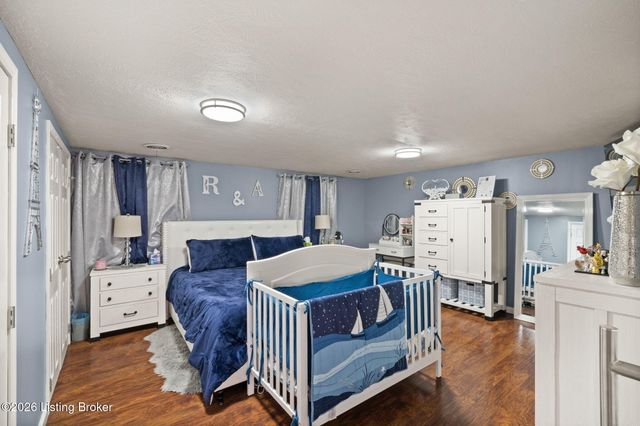 9224 Aylesbury Dr, Louisville, KY 40242