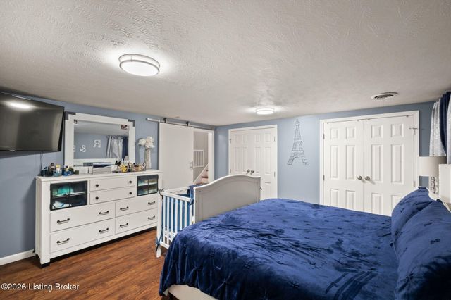 9224 Aylesbury Dr, Louisville, KY 40242