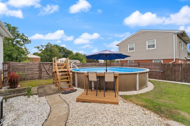 9224 Aylesbury Dr, Louisville, KY 40242