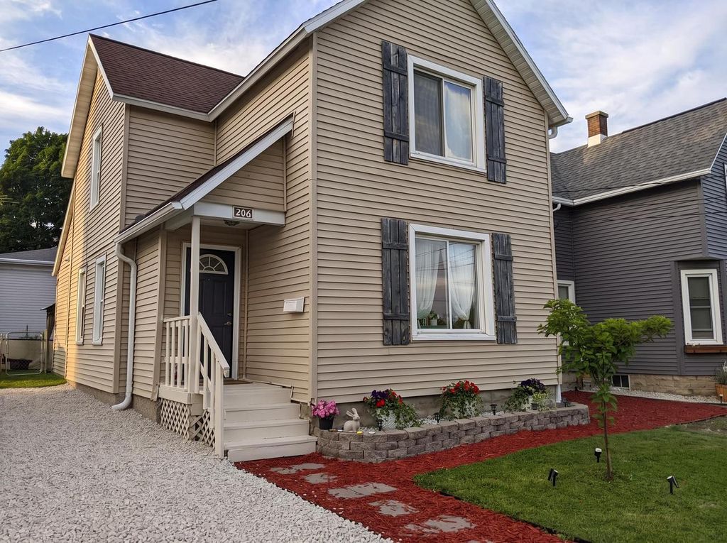 206 4th Street, Beaver Dam, WI 53916