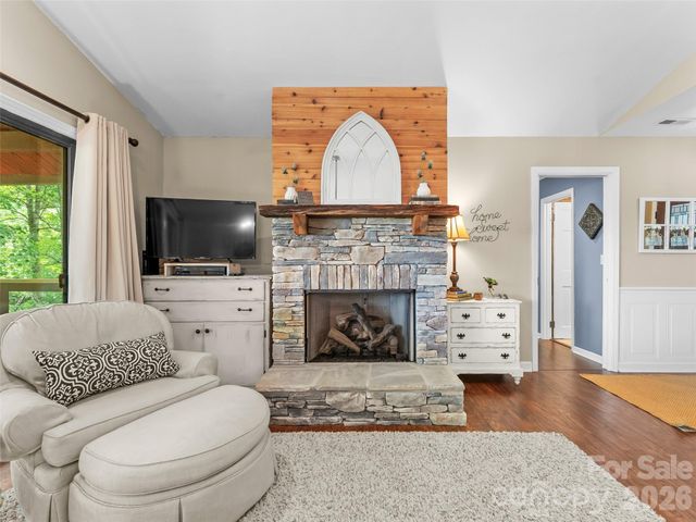 32 Uloque Court, Brevard, NC 28712