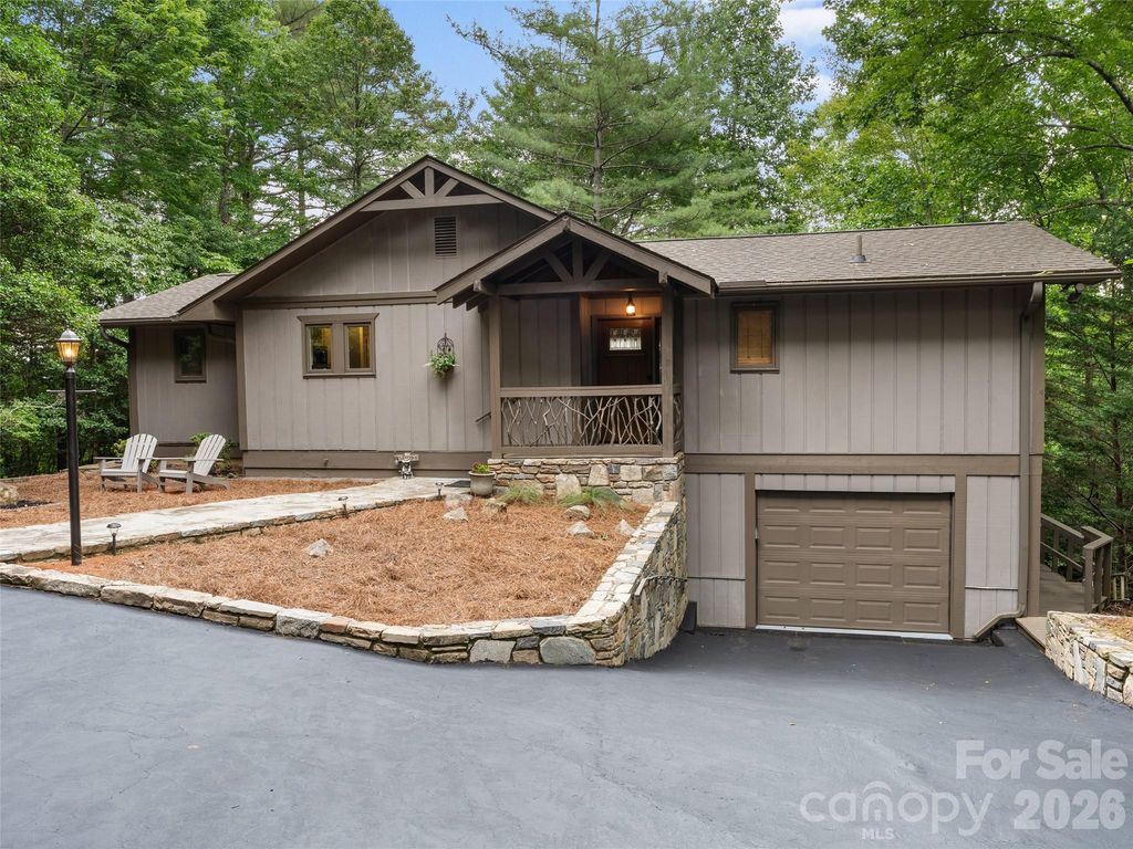 32 Uloque Court, Brevard, NC 28712