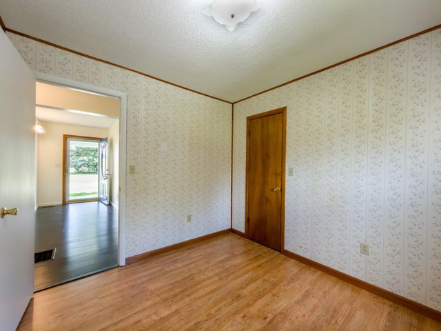1333 Mount Eden Road, Russell Springs, KY 42642