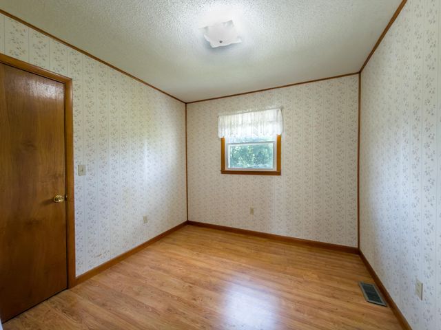 1333 Mount Eden Road, Russell Springs, KY 42642