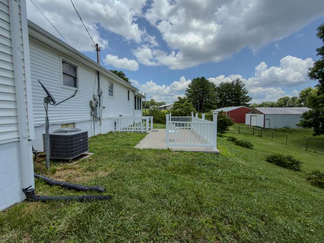 1333 Mount Eden Road, Russell Springs, KY 42642