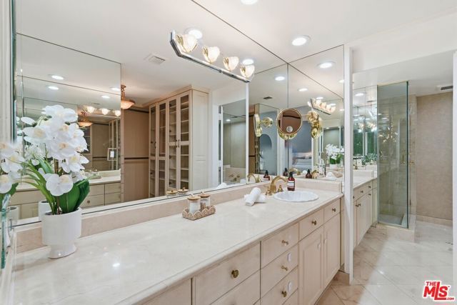 1333 S Beverly Glen Boulevard 902, Los Angeles, CA 90024