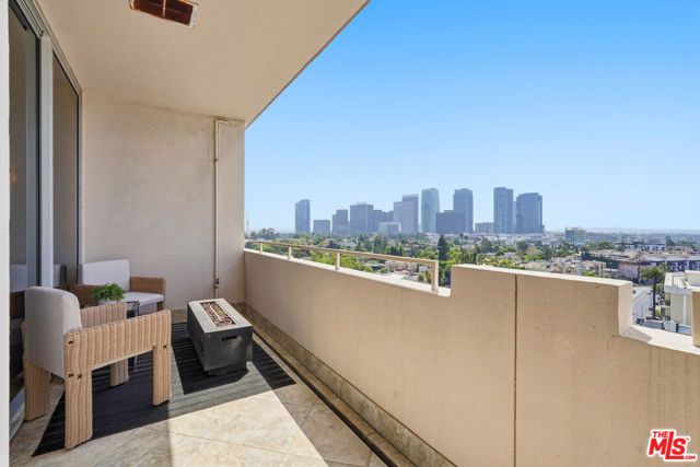1333 S Beverly Glen Boulevard 902, Los Angeles, CA 90024