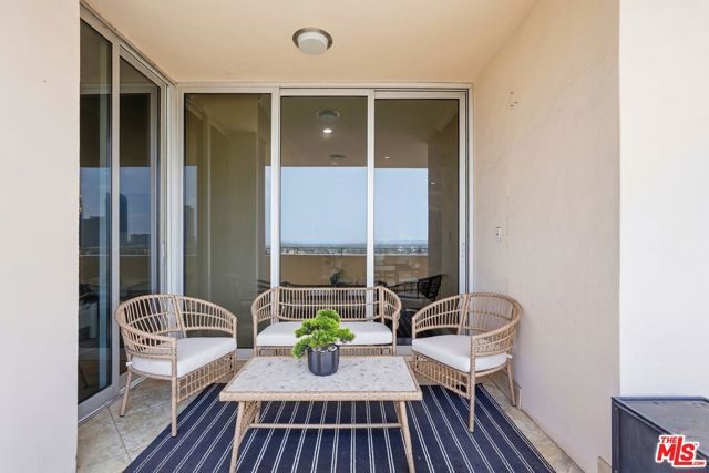 1333 S Beverly Glen Boulevard 902, Los Angeles, CA 90024