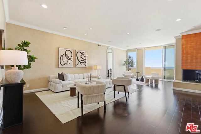 1333 S Beverly Glen Boulevard 902, Los Angeles, CA 90024