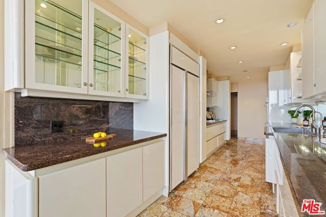 1333 S Beverly Glen Boulevard 902, Los Angeles, CA 90024