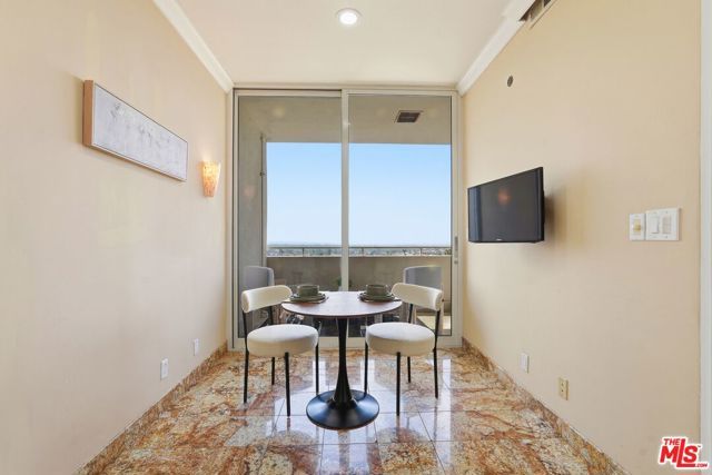 1333 S Beverly Glen Boulevard 902, Los Angeles, CA 90024