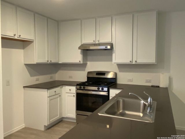 10586 torroja, Converse, TX 78109