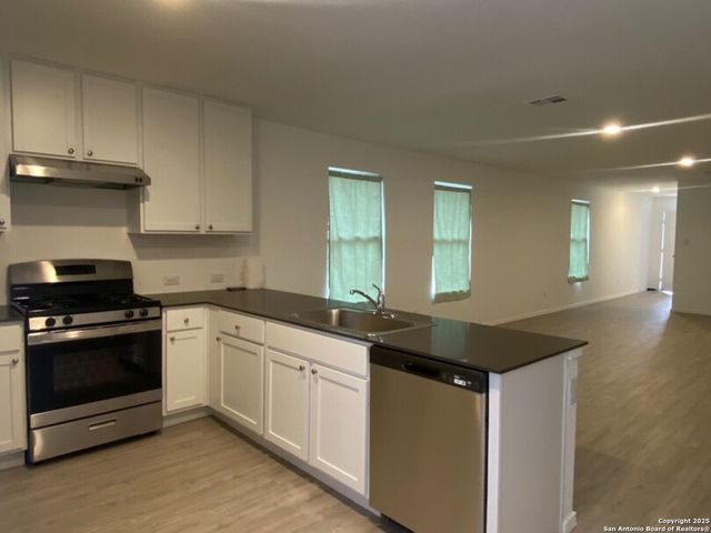 10586 torroja, Converse, TX 78109