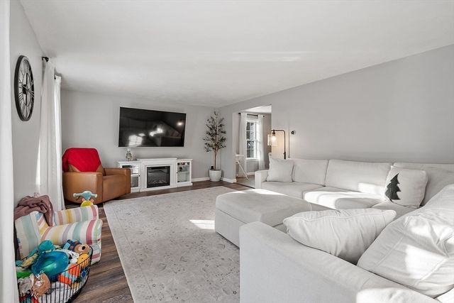 240 Stoneybrook Rd, Fitchburg, MA 01420