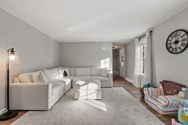 240 Stoneybrook Rd, Fitchburg, MA 01420