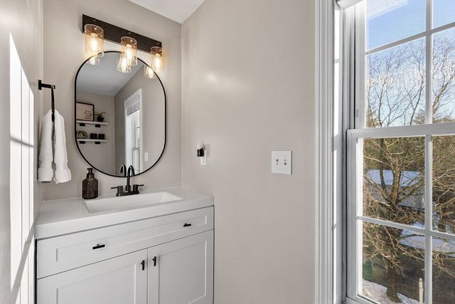 240 Stoneybrook Rd, Fitchburg, MA 01420