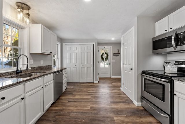 240 Stoneybrook Rd, Fitchburg, MA 01420