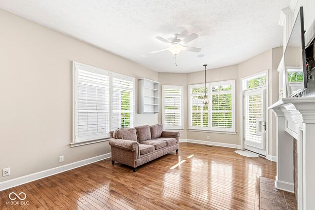 764 Hanover Close, Zionsville, IN 46077